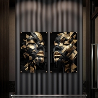 זוג תמונות זכוכית בעיצוב פורטרט מודרני בשחור וזהב עם פרגמנטים גיאומטריים יוקרתיים