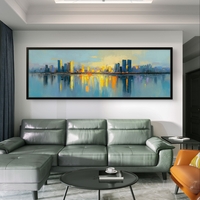 נוף עיר בשקיעה בגווני כחול וזהב על קנבס רחב.