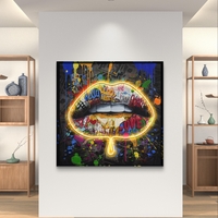 תמונת LED שפתיים גרפיטי עם זהב נוזלי – מופעלת על סוללות וכוללת שלט רחוק דגם LED1013 -מידה 83*83 ס