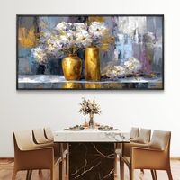 תמונת קנבס Golden Bloom – אגרטלי זהב עם פרחים לבנים על רקע מופשט יוקרתי