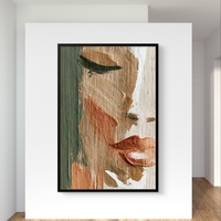 ציור קנבס מודרני של פנים נשיות בסגנון מופשט עם טקסטורת בד אנכית