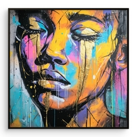 קנבס גרפיטי מודרני של פנים דרמטיות עם צבעים עזים ונגיעות זהב, אמנות אורבנית