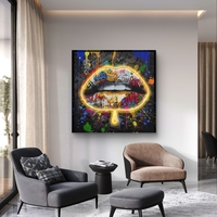 תמונת LED שפתיים גרפיטי עם זהב נוזלי – מופעלת על סוללות וכוללת שלט רחוק דגם LED1013 -מידה 83*83 ס