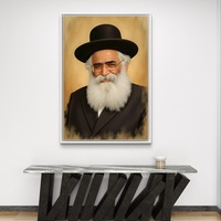 תמונת קנבס של רב מכובד עם זקן לבן וכובע שחור, על רקע בגוונים חמימים, משדרת רוחניות וחוכמה.