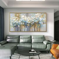 תמונת קיר רוחבית – עצים דקים עם פריחה בהירה על רקע אפור-תכלת, נגיעות זהב