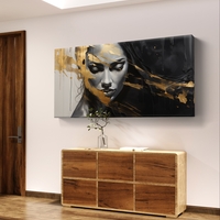 תמונת קנבס לרוחב עם דיוקן נשי בגווני שחור ולבן ונגיעות זהב בעיצוב מודרני ויוקרתי