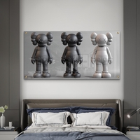 תמונת זכוכית לרוחב עם שלושה פסלים מודרניים בגווני שחור, אפור ולבן, עיצוב עכשווי מקולקציית NEXTGEN BY BAR