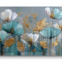 תמונת זכוכית לרוחב עם פרחים בגווני טורקיז ולבן ונגיעות זהב בעיצוב אלגנטי