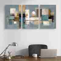 שלישיית תמונות זכוכית אבסטרקטיות בגווני כחול, בז’ וזהב בעיצוב גאומטרי מודרני למשרד או לבית