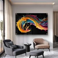 תמונת זכוכית אבסטרקטית עם גל צבעוני דינמי בגווני זהב, טורקיז וורוד בעיצוב מודרני