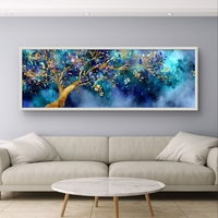 ציור פנורמי יוקרתי עם עץ זהב וענפים זוהרים על רקע כחול וטורקיז