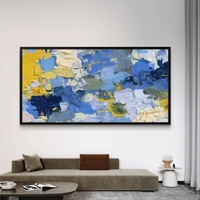 תמונת קנבס אבסטרקטית לרוחב בגווני כחול וצהוב עם שכבות צבע ותנועת מכחול מודרנית