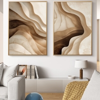 זוג תמונות קנבס בגווני בז’ וחום עם עיצוב זורם מודרני