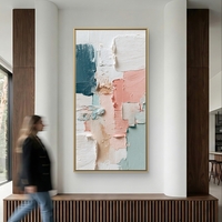 יצירת אמנות אבסטרקטית מודרנית עם שכבות צבע רכות ושמנת.