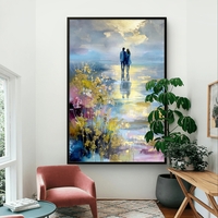 תמונת קנבס אומנותית של זוג עומד מול מים ושמיים בגוונים כחולים וזהב עם מראה ציורי ועדין