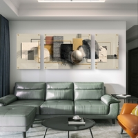 תמונת זכוכית מחולקת טריפטיכון בעיצוב מודרני בגווני שמנת, שחור וזהב – תכשיט לבית