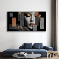 תמונת קנבס עם דיוקן נשי בשחור־אפור ואלמנטים גיאומטריים בגווני נחושת וזהב, בהדפסה חלקה ללא תבליט.