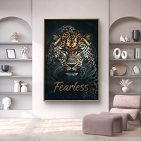 תמונת קנבס של נמר עם מבט עוצמתי וכיתוב Fearless מתוך קולקציית תכשיט לבית
