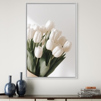 תמונת קנבס של זר טוליפים לבנים ברקע בהיר וסגנון נקי – NEXTGEN BY BAR