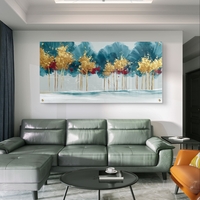 תמונת זכוכית לרוחב עם עצים אבסטרקטיים בגווני טורקיז וזהב, בהדפסה חלקה למראה יוקרתי ומודרני לפינת אוכל או סלון.