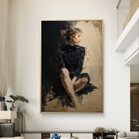 תמונת קנבס יוקרתית של אישה יושבת בגווני שחור ובז