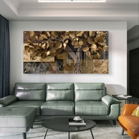 תמונת זכוכית לרוחב עם עץ בעל עלים מוזהבים בעיצוב יוקרתי בגווני זהב וחום עמוק, בהדפסה חלקה