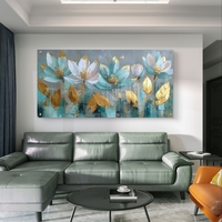 תמונת זכוכית לרוחב עם פרחי לוטוס בגווני תכלת וזהב בהדפסה חלקה וללא תבליט