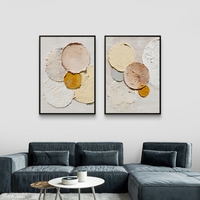 זוג תמונות קנבס עם קומפוזיציית עיגולים בגווני שמנת, בז’ וחרדל, בהדפסה חלקה ללא תבליט, מקולקציית תכשיט לבית.
