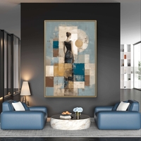 תמונת קנבס של דמות נשית בגב לצופה עם קומפוזיציה גאומטרית בגווני תכלת, קרם וחום בהדפסה חלקה