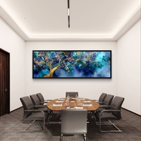 ציור פנורמי יוקרתי עם עץ זהב וענפים זוהרים על רקע כחול וטורקיז