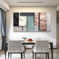 תמונת זכוכית לרוחב עם קומפוזיציה של שכבות טקסטורה בגוונים טבעיים ומודרניים