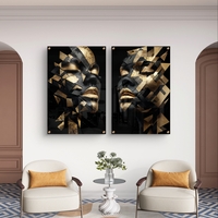 זוג תמונות זכוכית בעיצוב פורטרט מודרני בשחור וזהב עם פרגמנטים גיאומטריים יוקרתיים