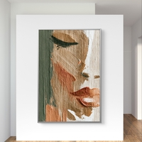 תמונת קנבס אנכית עם דיוקן נשי מופשט בגווני זית טרקוטה בז׳ ולבן