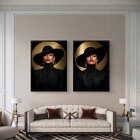 תמונת קנבס זוגית עם דמות נשית יוקרתית בכובע שחור ונגיעות זהב בעיצוב אופנתי מודרני