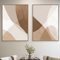 זוג תמונות קנבס בגווני בז׳, חום וקרם, בעיצוב מופשט עם קווים רכים והרמוניים, הדפסה חלקה ואיכותית מבית תכשיט לבית – NEXTGEN BY BAR.