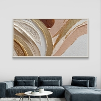 תמונת קנבס אבסטרקטית לרוחב בגווני שמנת, ורוד וזהב עם קווים זורמים ועיצוב אלגנטי