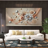 תמונת זכוכית פרחונית עם גלים עדינים, כדורים מטאליים ופרחים בהירים