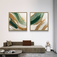 זוג תמונות קנבס מרובעות אבסטרקטיות בגווני ירוק עם נגיעות זהב