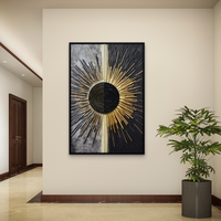 תמונת LED שמש אבסטרקטית שחור זהב – הדפס משודרג עם מריחות צבע, מופעלת על סוללות עם שלט רחוק - מידה 123*83 ס