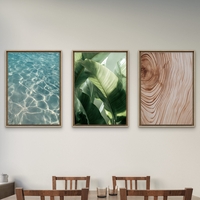 שלישיית תמונות קנבס בעיצוב טבעי – מים צלולים, עלים ירוקים ועץ בגוון בז’, מהקולקציה של תכשיט לבית, NEXTGEN BY BAR.
