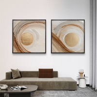 זוג תמונות קנבס מרובעות בגווני שמנת, חום וזהב עם תנועת מעגלים מודרנית – תכשיט לבית