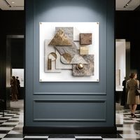 תמונת זכוכית מרובעת עם קומפוזיציה גאומטרית משולבת אבן, עץ ואלמנטים מוזהבים בהדפסה חלקה