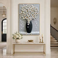 פריחת הזהב באגרטל שחור – תמונת קנבס פרחים לבנה ויוקרתית – דגם MT1952
