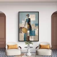 תמונת קנבס עם דמות נשית מופשטת בסגנון גאומטרי, גווני תכלת וחול ועיגול זהוב בעיצוב אלגנטי ומודרני