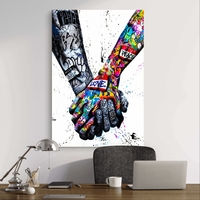 תמונת קנבס מוטיבציונית של שתי ידיים שלובות בעיצוב גרפיטי צבעוני עם מסר של חיבור, אהבה ואחדות