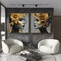 סט תמונות זכוכית מרובעות עם דמויות נשיות בשחור־לבן ואלמנטים מוזהבים – תכשיט לבית