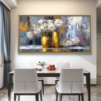 תמונת קנבס Golden Bloom – אגרטלי זהב עם פרחים לבנים על רקע מופשט יוקרתי