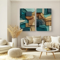 תמונת זכוכית זוגית בעיצוב אבסטרקטי עם שכבות גאומטריות בגווני ירוק, עץ וחומים, מודפסת בהדפסה חלקה ומודרנית