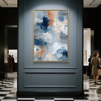 תמונת קנבס אנכית אבסטרקטית בגווני כחול אפור ואפרסק עם משיחות מכחול רכות