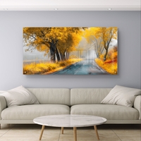 תמונת זכוכית של שביל בין עצים זהובים בערפל עדין – תכשיט לבית